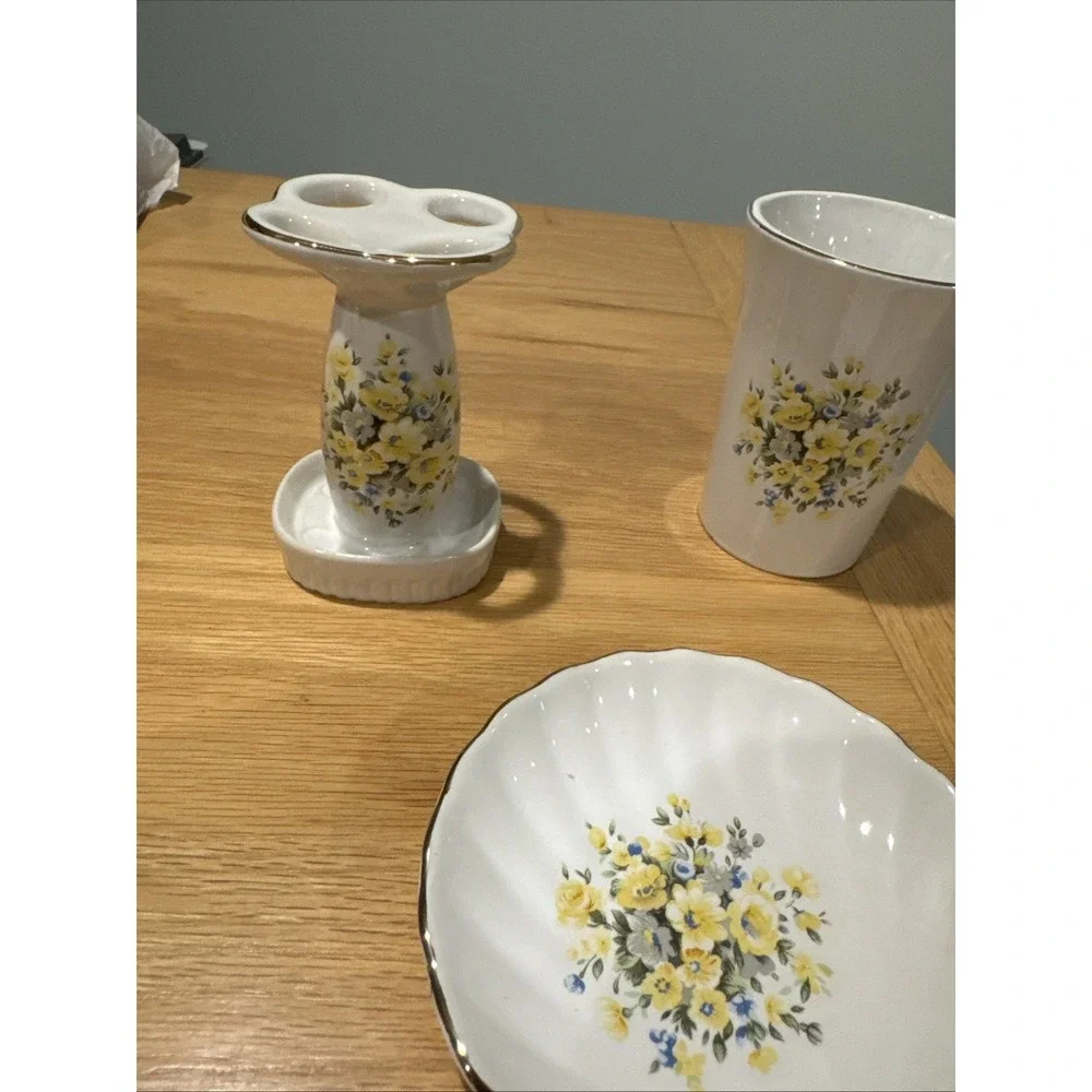 Vintage Ceramic 3 Piece Bathroom Vanity Set Floral Grannycore Cottagecore